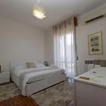 - Vicino Al Centro - Free Parking & Wi-fi Апартаменты