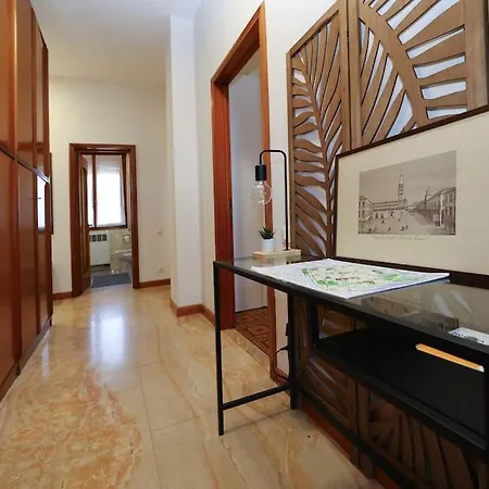 - Vicino Al Centro - Free Parking & Wi-fi モデナ