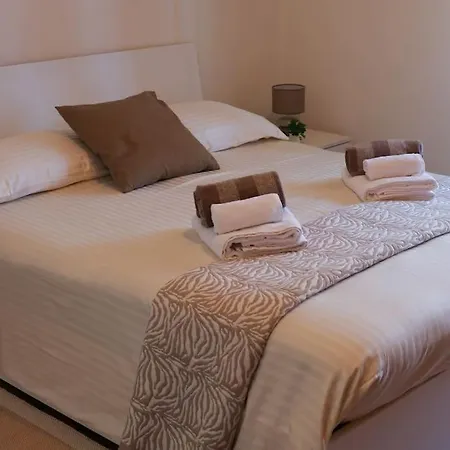 - Vicino Al Centro - Free Parking & Wi-fi Апартаменты