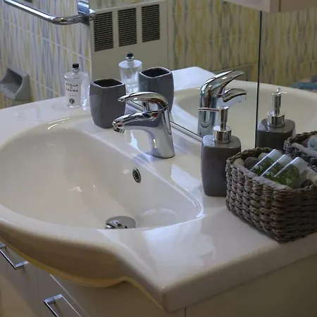 Appartement - Vicino Al Centro - Free Parking & Wi-fi *