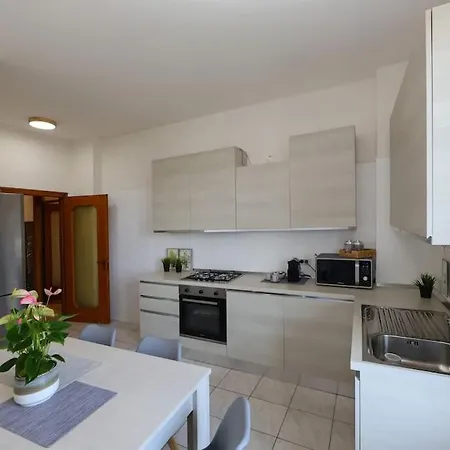 アパート - Vicino Al Centro - Free Parking & Wi-fi モデナ