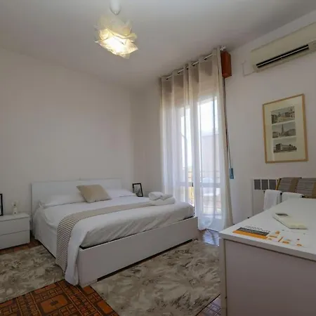 - Vicino Al Centro - Free Parking & Wi-fi Апартаменты